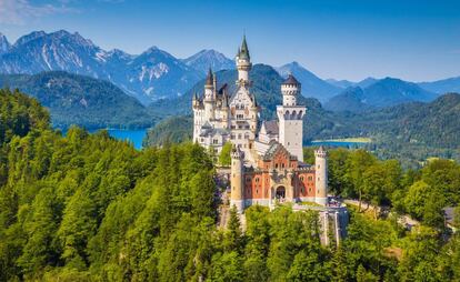 Castillo de Neuschwanstein, en los Alpes bávaros (Alemania).