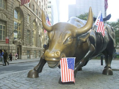 El toro de Wall Street, situado al lado de la Bolsa de Nueva York.