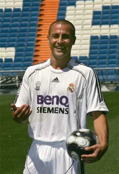 Fabio Cannavaro, ayer, durante su presentación como jugador del Madrid.