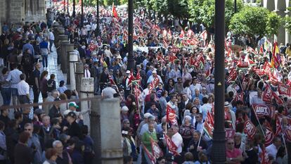 Manifestaci&oacute;n por el Primero de mayo en Sevilla.
