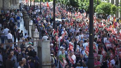 Manifestaci&oacute;n por el Primero de mayo en Sevilla.