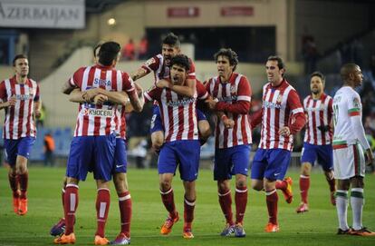 Los jugadores del Atlético celebran el triunfo ante el Granada.