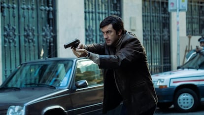 Javier Rey en una escena de 'La frontera', donde interpreta a un capitán de la Guardia Civil a finales de los ochenta.