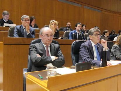 El presidente del Gobierno de Aragón, Javier Lambán, durante una sesión plenaria en enero.