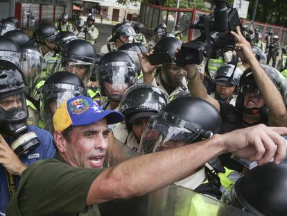 Capriles, durante una protesta por el revocatorio. 