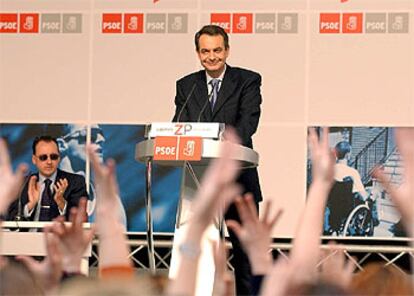 El candidato Zapatero, durante el acto celebrado en el colegio de la ONCE Antonio Vicente Mosquete, en Madrid.