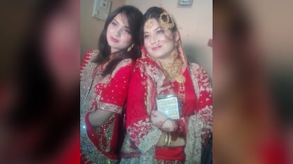 Las dos hermanas, en una imagen distribuida por la policía del Punjab (Pakistán).