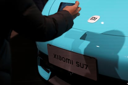 El primer modelo presentado por Xiaomi, el sedán SU7