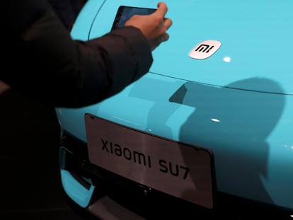 El primer modelo presentado por Xiaomi, el sedán SU7