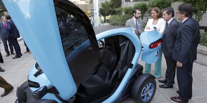 Exposición de coches de energías alternativas en el Ministerio de Industria