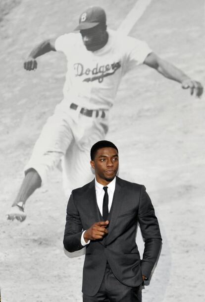 Chadwick Boseman posa durante el estreno de la película '42' en Los Ángeles, en 2013.