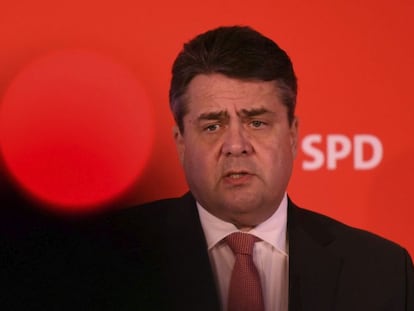 El l&iacute;der del Partido Socialdem&oacute;crata Alem&aacute;n (SPD), Sigmar Gabriel, el lunes en Nauen (Alemania).
