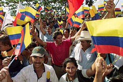 Habitantes de la zona neutral salieron a celebrar el éxito de las negociaciones.