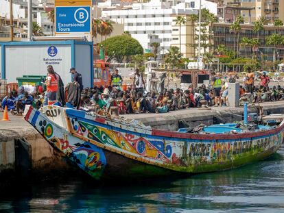 Migrants in the port of Los Cristianos, in the south of the island of Tenerife. They are pictured next to the boat on which they travelled from Senegal to reach the Canary Islands, on July 4, 2023.