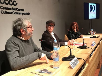 A la izquierda, el escritor Antonio Mu&ntilde;oz Molina, Justo Serna en el centro, y Elvira Lindo.