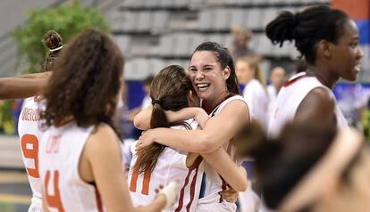 Helena Orts lo celebra con sus compa&ntilde;eras de la selecci&oacute;n espa&ntilde;ola.