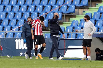 Yuri se retira lesionado del partido ante el Getafe el pasado domingo.