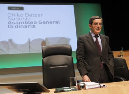 El presidente de BBK, Mario Fernández, ayer al inicio de la Asamblea General Ordinaria de la entidad.