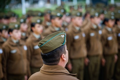 La institución policial chilena esta fuertemente golpeada tras la serie de asesinatos de tres de sus funcionarios durante el ultimo mes a manos de delincuente.