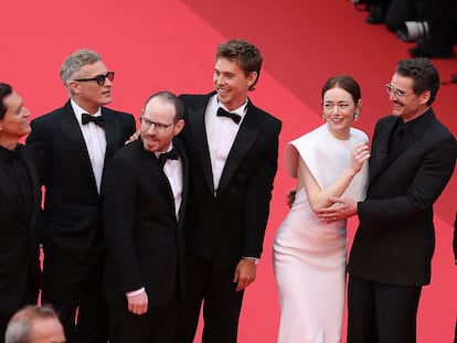 Clifton Collins, Joaquin Phoenix, Ari Aster, Austin Butler, Emma Stone and Pedro Pascal in Cannes.