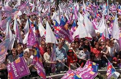 Imagen de la manifestación de ayer en la Puerta del Sol para exigir un hospital en el municipio de Parla.