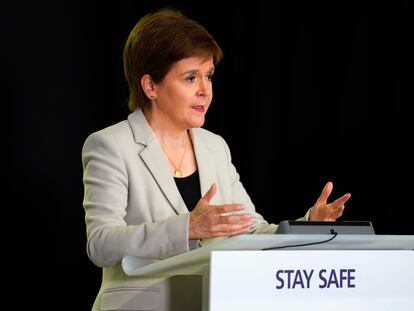 La ministra principal de Escocia, Nicola Sturgeon, durante una rueda de prensa en Edimburgo