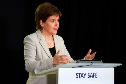 La ministra principal de Escocia, Nicola Sturgeon, durante una rueda de prensa en Edimburgo