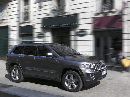 El Grand Cherokee ofrece más espacio interior y ha mejorado su comportamiento y confort en carretera.