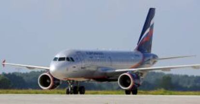 Un Airbus A319 de las aerolíneas rusas Aeroflot en el aeropuerto de Dresde (Alemania). EFE/Archivo