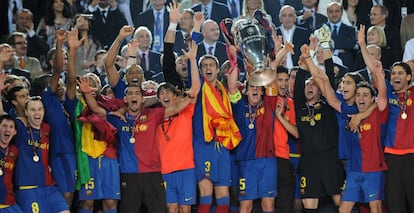 Los jugadores del Barcelona celebran la victoria frente al Manchester United en la final de la Champions League, el 27 de mayo de 2009, en Roma. 