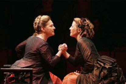 Anna Lizaran y Emma Vilarasau echan un puslo en la comedia de David Mamet 'Un matrimoni de Boston'