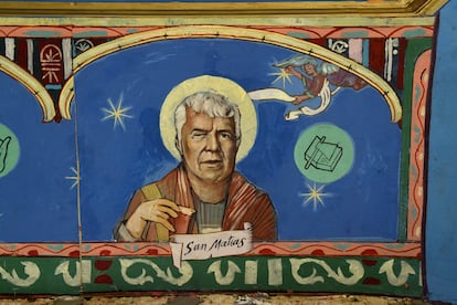 Imagen de San Matías, pintada con la cara del empresario Eduardo Lacasta, en la iglesia de San Miguel de Latre.