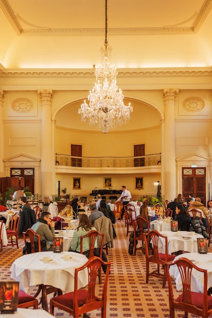 La Pump Room de Bath, pegada a los baños romanos, que aparece en las novelas 'Persuasión' y 'La abadía de Northanger'.