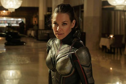 Lilly da vida a la Avispa, la primera superheroína Marvel que da título a un filme.