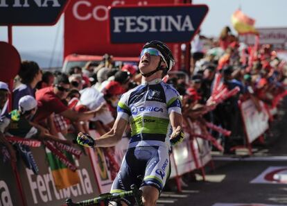 Simon Clarke celebra su victoria en la etapa.