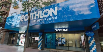 Fachada de la nueva tienda de Decathlon.