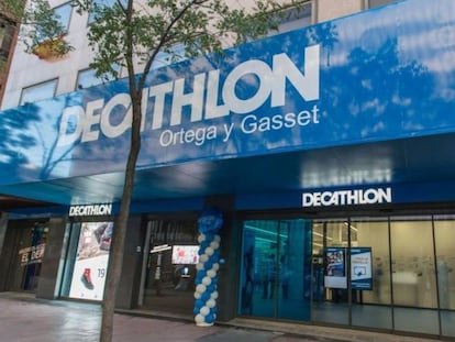 Fachada de la nueva tienda de Decathlon.