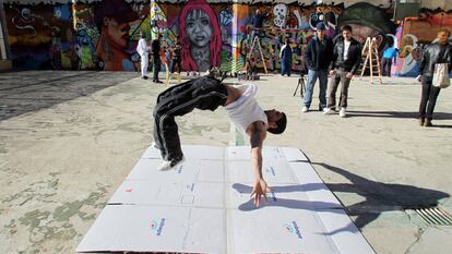 Imagen de archivo de grafiteros realizando actividades en la cárcel Madrid II.