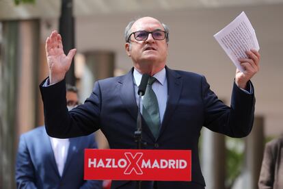 El candidato del PSOE a la Presidencia de la Comunidad de Madrid, Ángel Gabilondo, en un acto de campaña en Alcobendas.