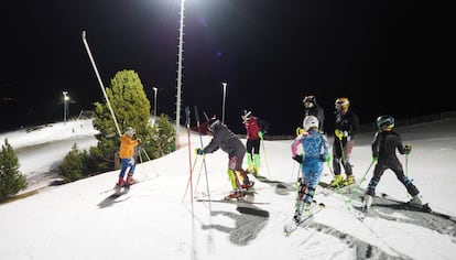 Pistas de esquí en la Masella abiertas de noche.