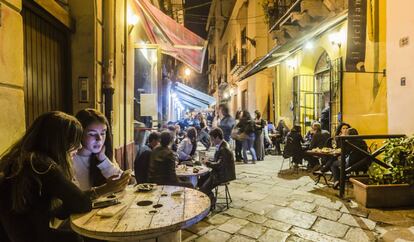 Terrazas en Via Filangeri, en Palermo (Sicilia).