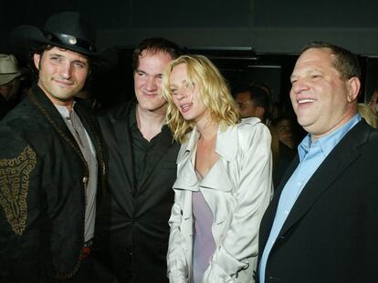 De izquierda a derecha, los directores Robert Rodríguez y Quentin Tarantino, Uma Thurman y Harvey Weinstein en Los Ángeles en 2004.