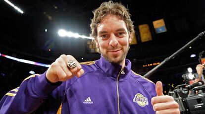 El año siguiente fue la vencida. Los Angeles Lakers lograban el anillo de campeones de la NBA tras ganar a los Orlando Magic en 4 de los 5 partidos de la final. Este mismo año, ante Los Angeles Clippers, se les hacía entrega de los anillos de campeones.