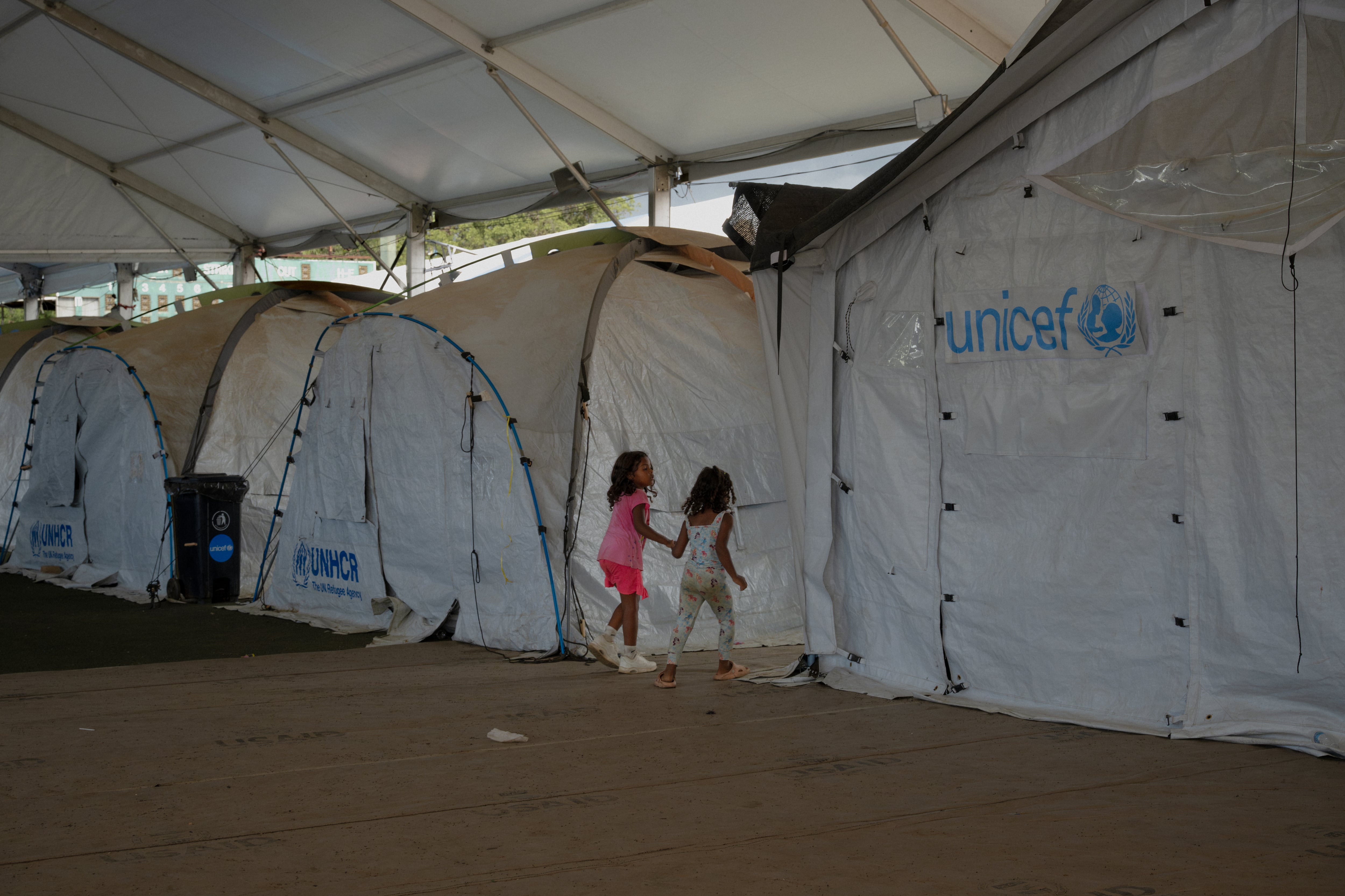 Campamento transitorio para damnificados por el terremoto, en el estadio César Nieves, La Guaira, el 12 de agosto.