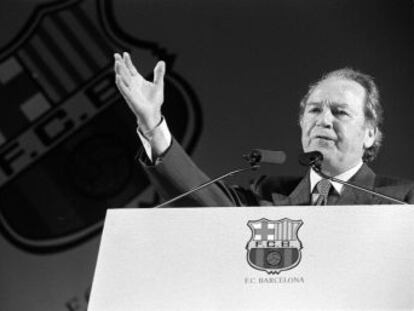 El exconstructor, que dirigió la entidad azulgrana durante 22 años entre 1978 y 2000, ha fallecido este lunes a los 87 años en Barcelona