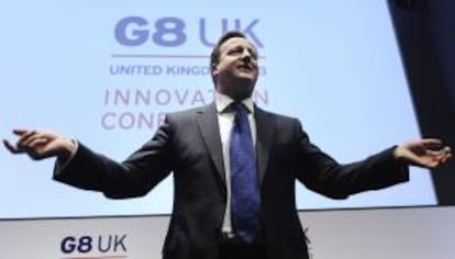 El primer ministro británico, David Cameron, gesticula durante su intervención en una audiencia de científicos y emprendedores en un foro del Grupo de los Ocho (G8) sobre innovación celebrado en Londres, Reino Unido.
