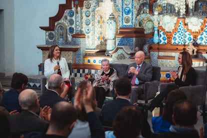 Exiles Rosa María Duran and Belay Villar, center, during the remembrance event organized at La Casa del Risco, in Mexico City.
