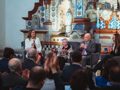 Los exiliados Rosa Maria Duran y Pelai Vilar, en el centro, durante el acto de memoria organizado en La Casa del Risco, en Ciudad de México.