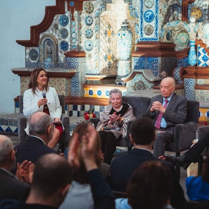 Los exiliados Rosa Maria Duran y Pelai Vilar, en el centro, durante el acto de memoria organizado en La Casa del Risco, en Ciudad de México.