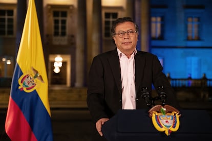 Gustavo Petro, durante su alocución presidencial, frente a la Casa de Nariño, en Bogotá, el 8 de octubre de 2024.